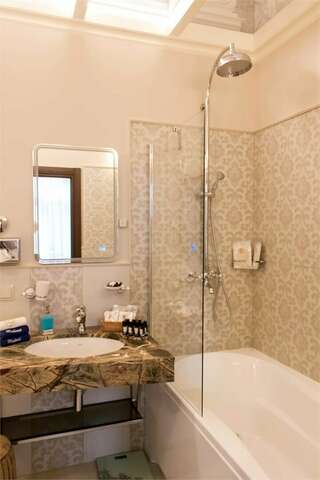 Гостиница Екатерина Санкт-Петербург Люкс "Исторический" с видом во двор-6