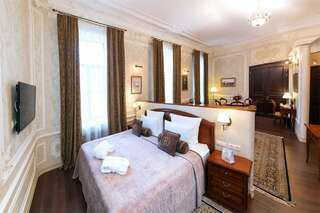 Гостиница Екатерина Санкт-Петербург Люкс с видом на ул. Миллионную-6