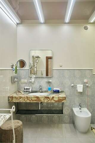 Гостиница Екатерина Санкт-Петербург Двухкомнатный исторический Люкс "Мавритания"-5