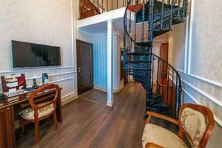 Гостиница Екатерина Санкт-Петербург Стандарт (двухэтажный) с видом на ул. Миллионную-1