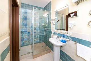 Гостиница Екатерина Санкт-Петербург Делюкс с видом на небо Петербурга (мансардный)-3