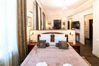 Гостиница Екатерина Санкт-Петербург Люкс с видом на ул. Миллионную-5